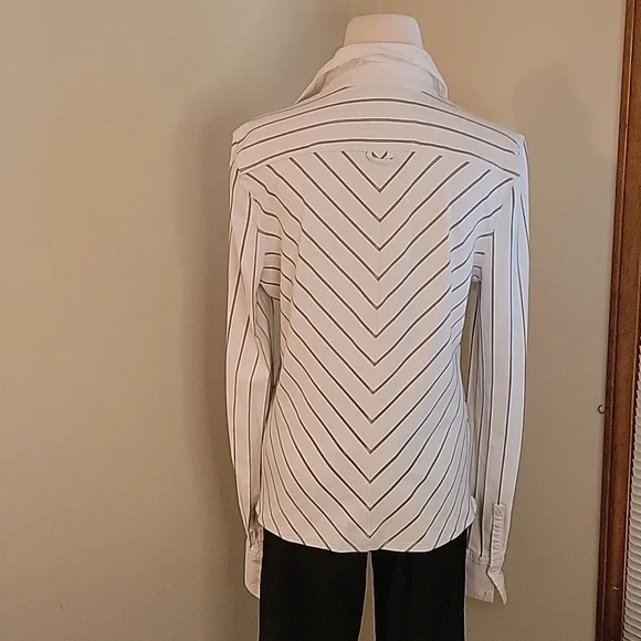 Express Stretch Slenderizing Button Down Blouse Size 12 - Picture 4 of 8